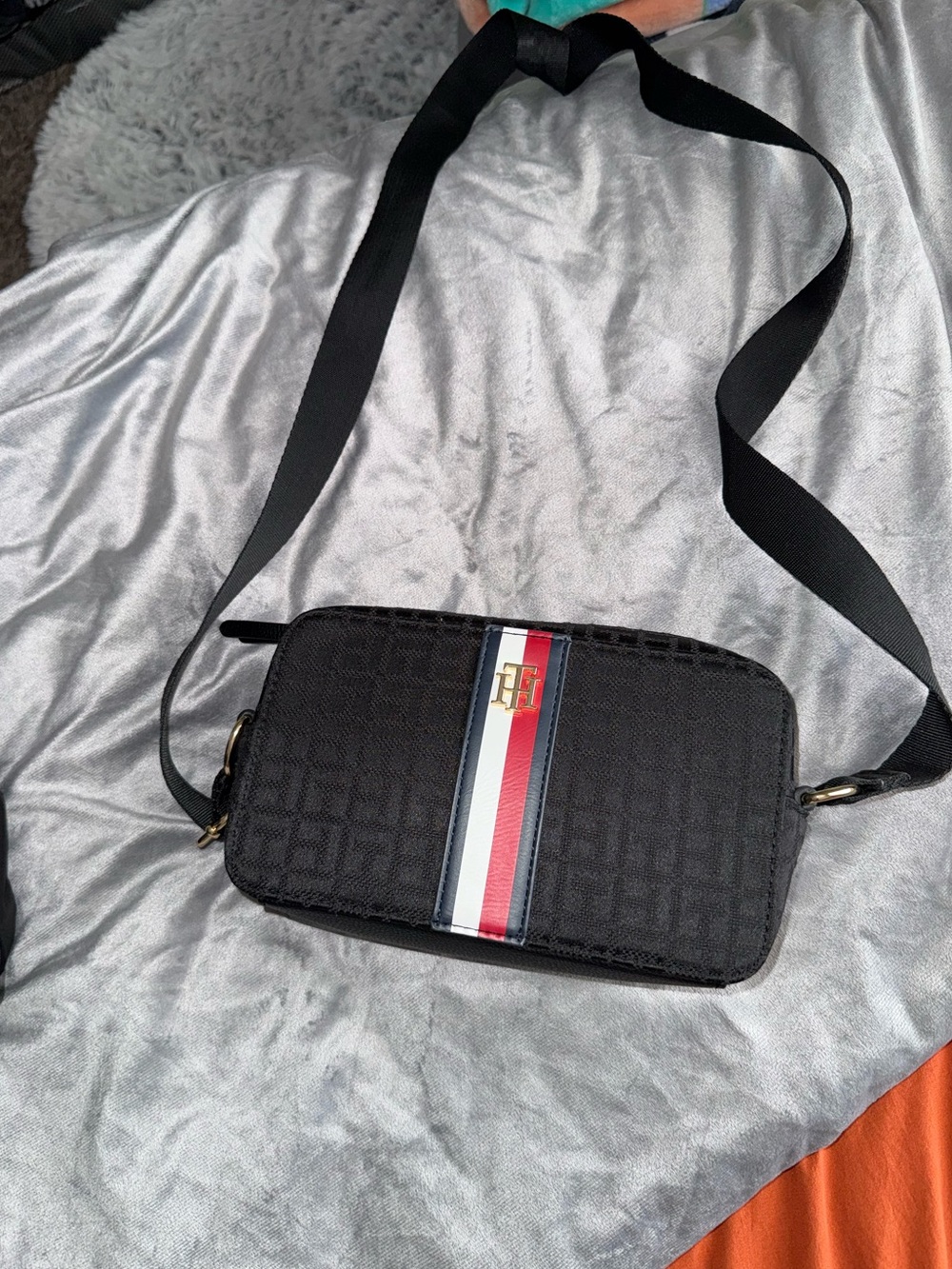 Tommy Hilfiger Signature Crossbody Camera Bag